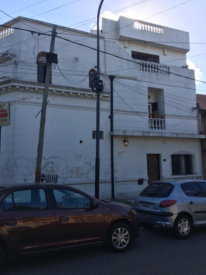**u$s 110.000.-** - PH TIPO CASA EN TRES NIVELES - IDEAL DOS FAMILIAS - SEGUROLA ESQ. EVA PERON - LANUS OESTE