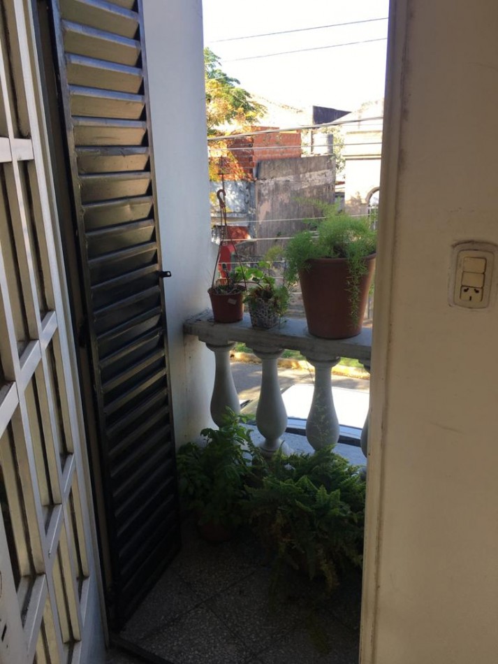 **u$s 110.000.-** - PH TIPO CASA EN TRES NIVELES - IDEAL DOS FAMILIAS - SEGUROLA ESQ. EVA PERON - LANUS OESTE