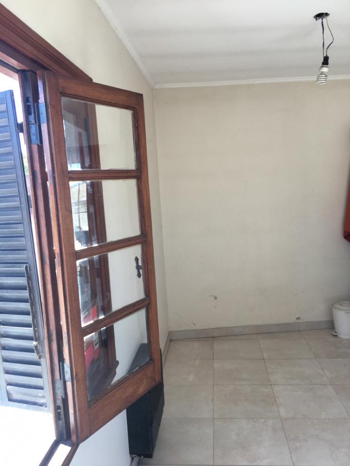 **u$s 110.000.-** - PH TIPO CASA EN TRES NIVELES - IDEAL DOS FAMILIAS - SEGUROLA ESQ. EVA PERON - LANUS OESTE