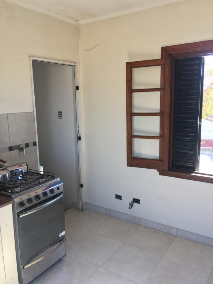 **u$s 110.000.-** - PH TIPO CASA EN TRES NIVELES - IDEAL DOS FAMILIAS - SEGUROLA ESQ. EVA PERON - LANUS OESTE
