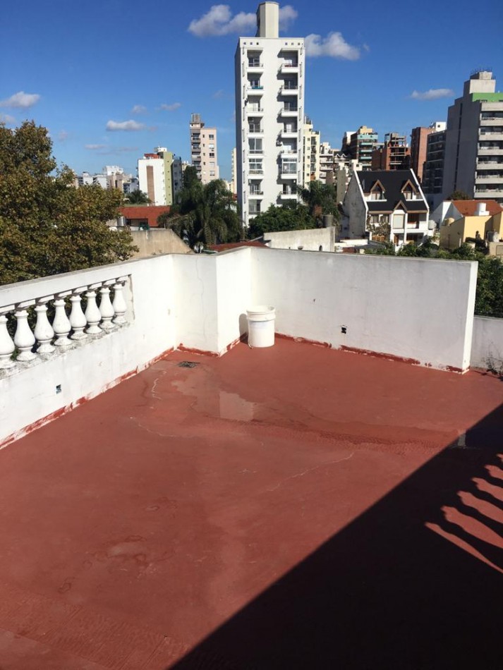 **u$s 110.000.-** - PH TIPO CASA EN TRES NIVELES - IDEAL DOS FAMILIAS - SEGUROLA ESQ. EVA PERON - LANUS OESTE