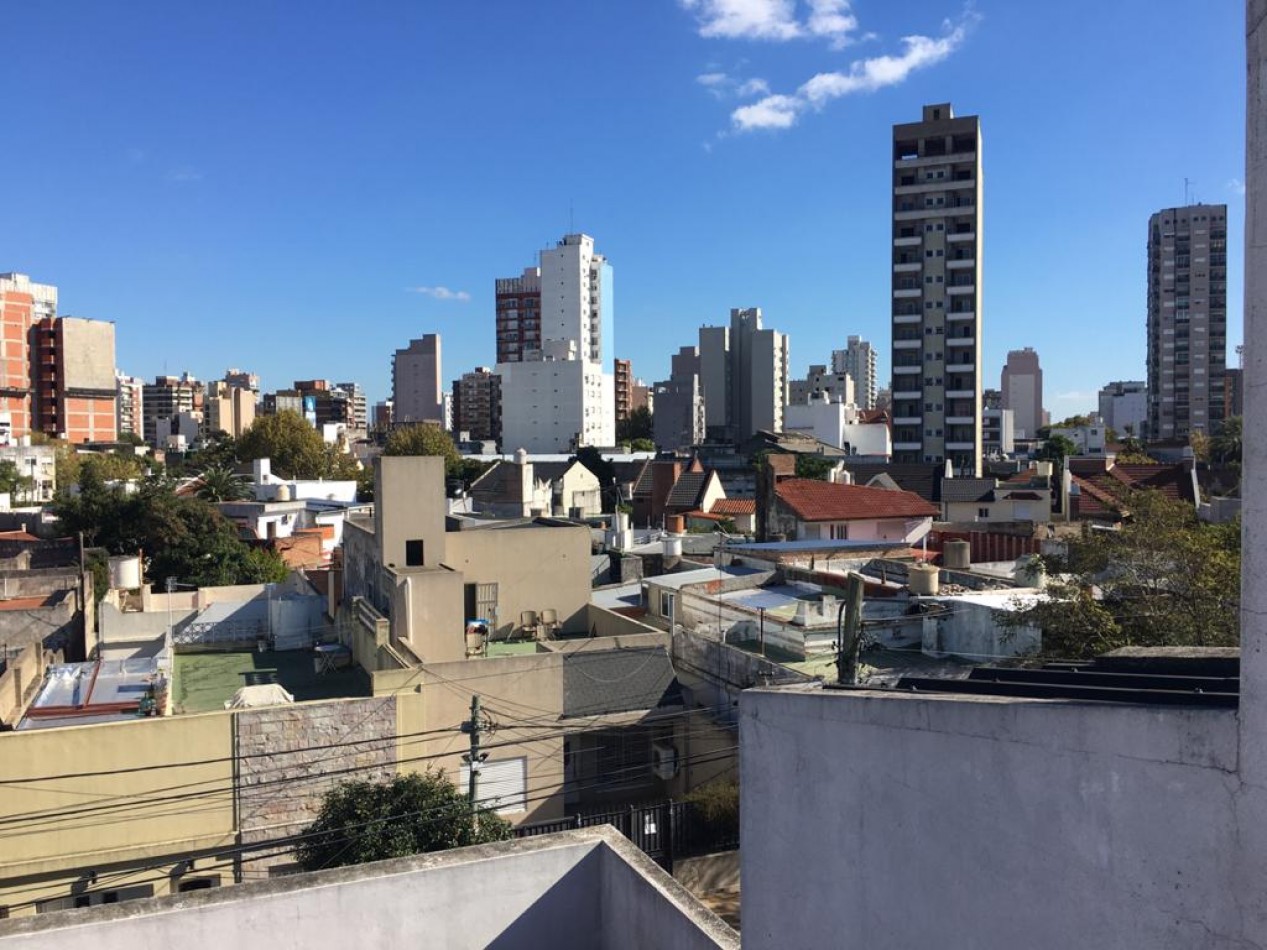 **u$s 110.000.-** - PH TIPO CASA EN TRES NIVELES - IDEAL DOS FAMILIAS - SEGUROLA ESQ. EVA PERON - LANUS OESTE