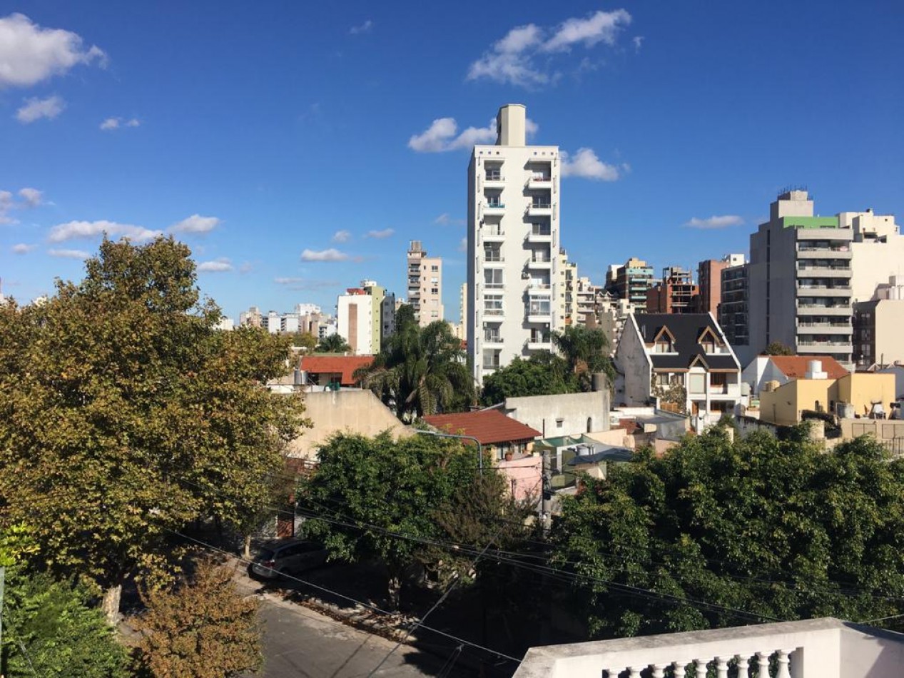 **u$s 110.000.-** - PH TIPO CASA EN TRES NIVELES - IDEAL DOS FAMILIAS - SEGUROLA ESQ. EVA PERON - LANUS OESTE