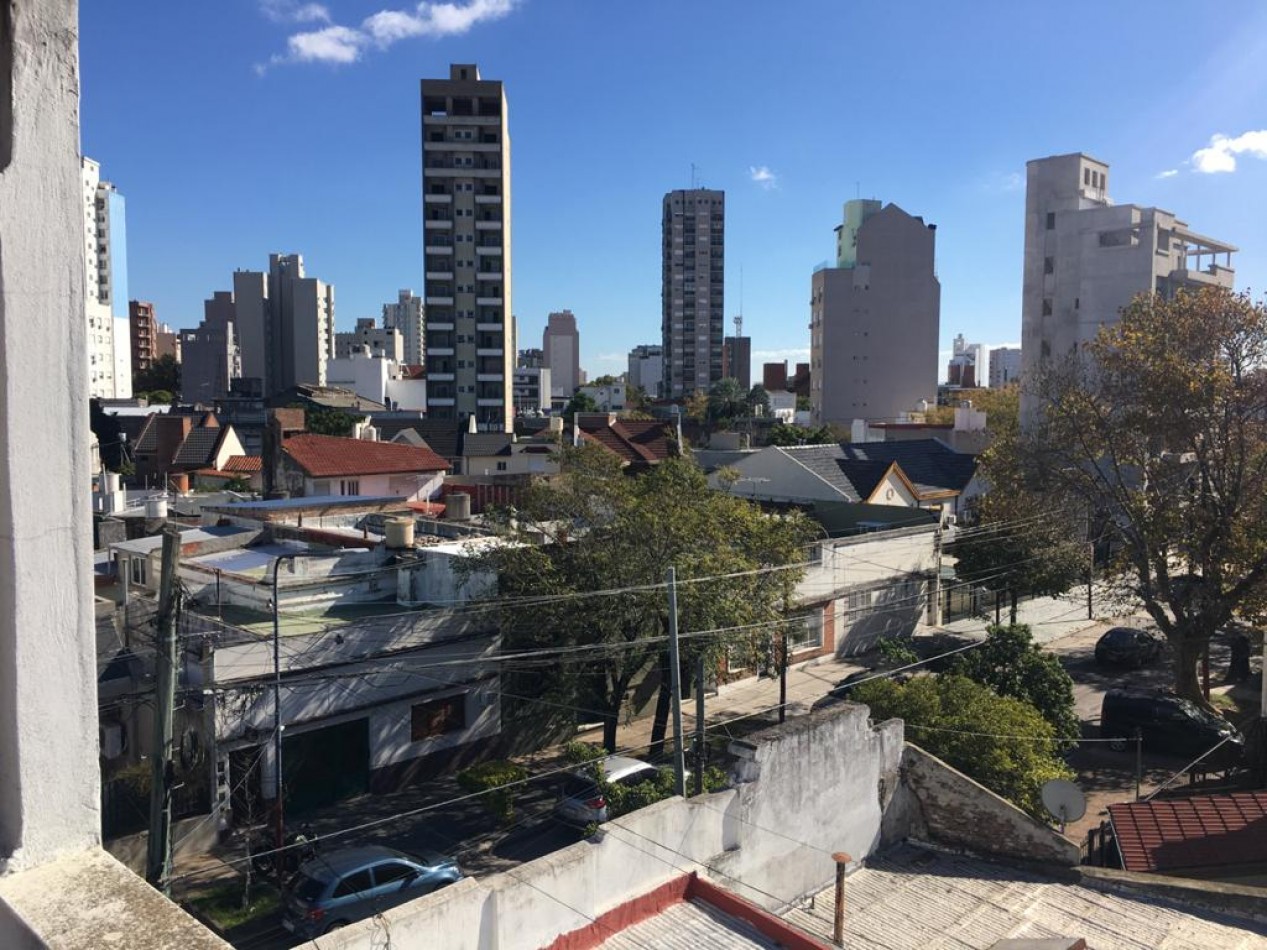 **u$s 110.000.-** - PH TIPO CASA EN TRES NIVELES - IDEAL DOS FAMILIAS - SEGUROLA ESQ. EVA PERON - LANUS OESTE