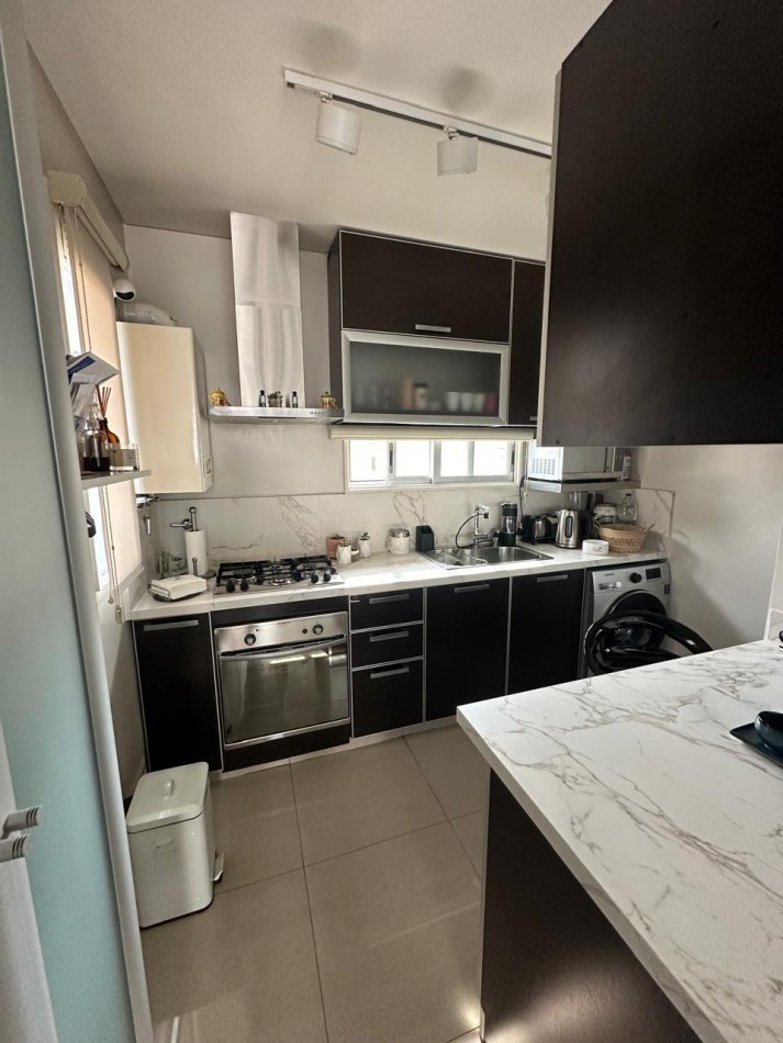 **u$s 155.000.-** - IMPECABLE DEPARTAMENTO DE 3 AMB. AL FRENTE C/COCHERA (Muy Amplia) - PISO ALTO CON PALIER PRIVADO - CARLOS GARDEL AL 100