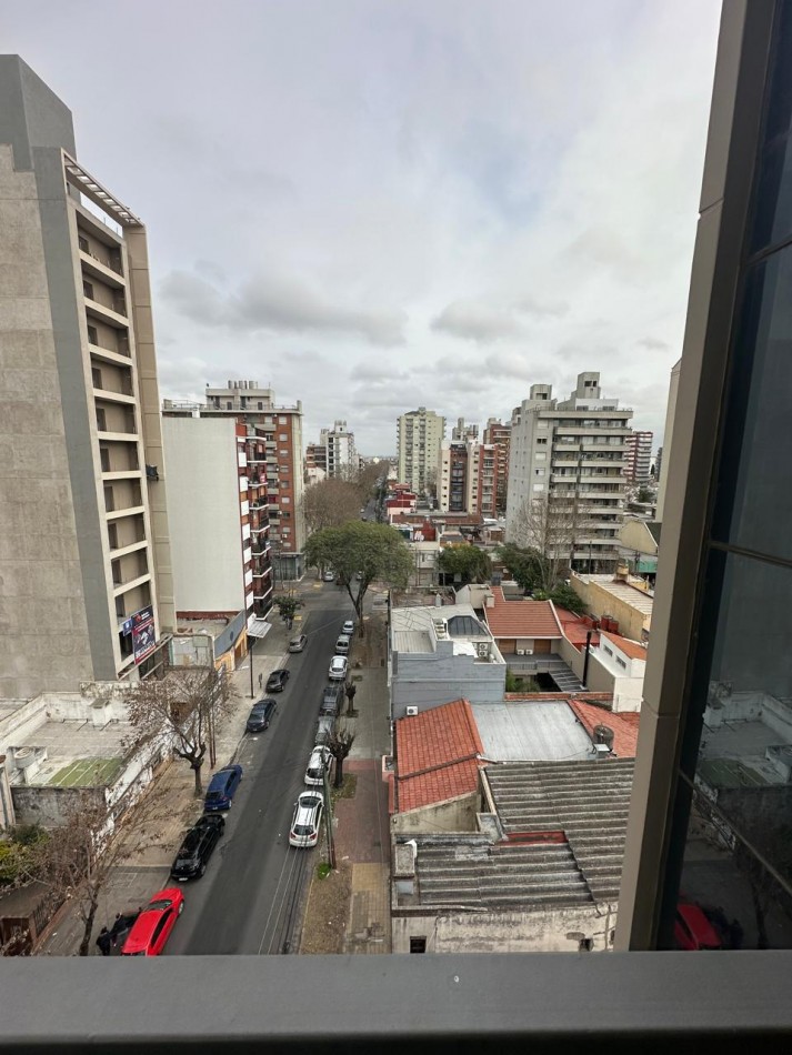 **u$s 155.000.-** - IMPECABLE DEPARTAMENTO DE 3 AMB. AL FRENTE C/COCHERA (Muy Amplia) - PISO ALTO CON PALIER PRIVADO - CARLOS GARDEL AL 100