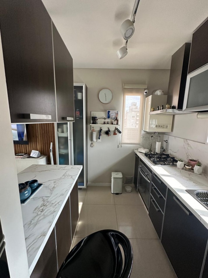 **u$s 155.000.-** - IMPECABLE DEPARTAMENTO DE 3 AMB. AL FRENTE C/COCHERA (Muy Amplia) - PISO ALTO CON PALIER PRIVADO - CARLOS GARDEL AL 100