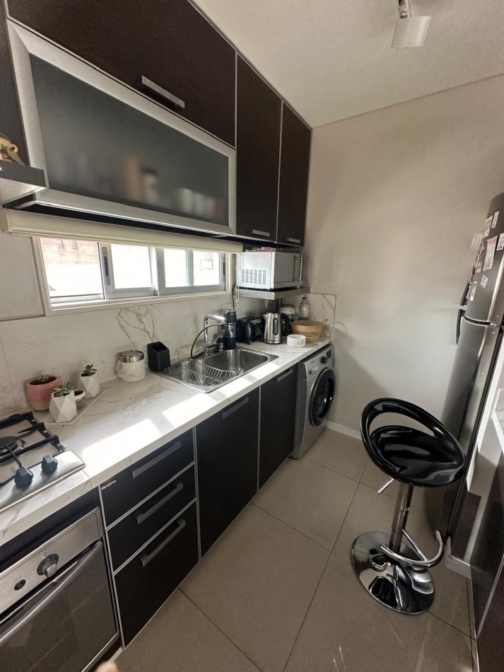 **u$s 155.000.-** - IMPECABLE DEPARTAMENTO DE 3 AMB. AL FRENTE C/COCHERA (Muy Amplia) - PISO ALTO CON PALIER PRIVADO - CARLOS GARDEL AL 100