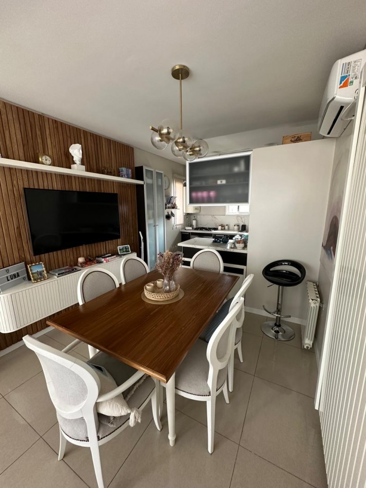 **u$s 155.000.-** - IMPECABLE DEPARTAMENTO DE 3 AMB. AL FRENTE C/COCHERA (Muy Amplia) - PISO ALTO CON PALIER PRIVADO - CARLOS GARDEL AL 100