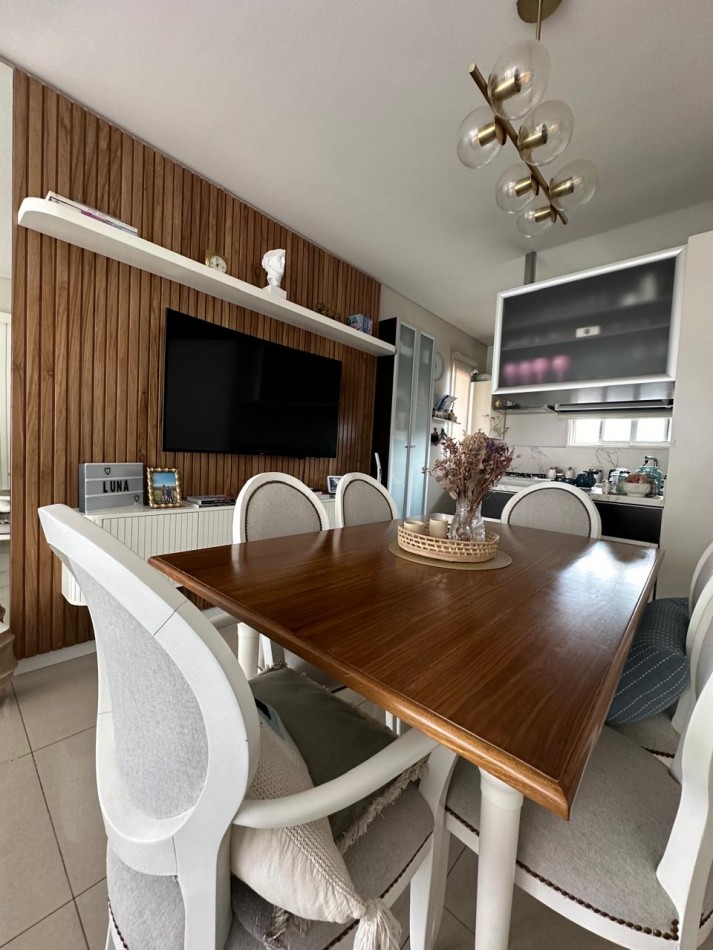 **u$s 155.000.-** - IMPECABLE DEPARTAMENTO DE 3 AMB. AL FRENTE C/COCHERA (Muy Amplia) - PISO ALTO CON PALIER PRIVADO - CARLOS GARDEL AL 100