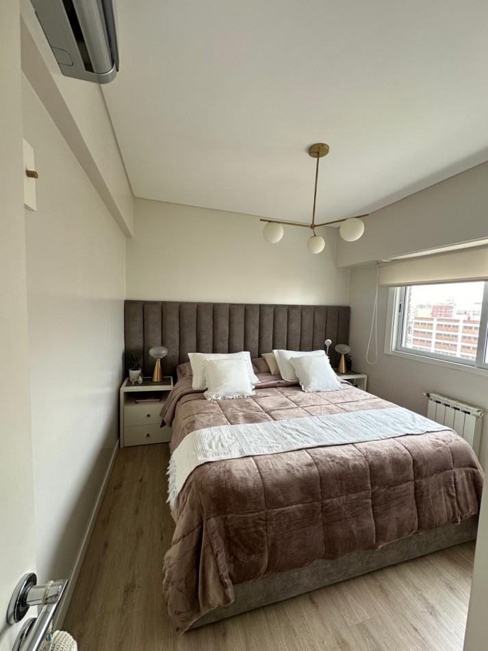 **u$s 155.000.-** - IMPECABLE DEPARTAMENTO DE 3 AMB. AL FRENTE C/COCHERA (Muy Amplia) - PISO ALTO CON PALIER PRIVADO - CARLOS GARDEL AL 100