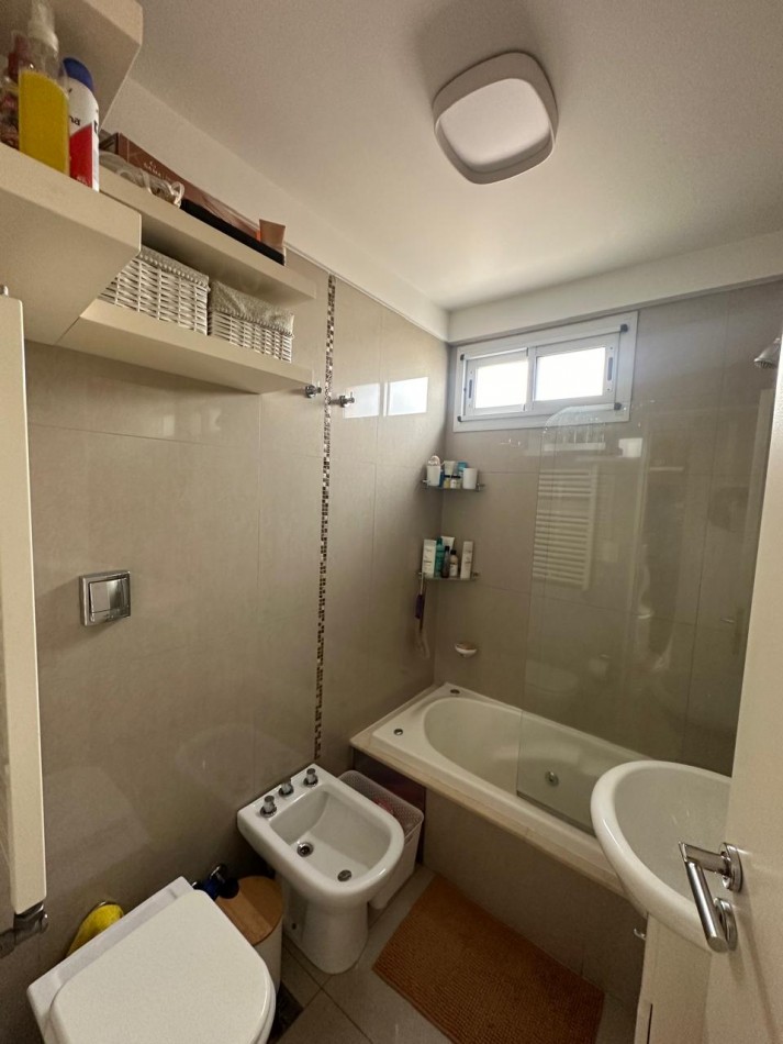**u$s 155.000.-** - IMPECABLE DEPARTAMENTO DE 3 AMB. AL FRENTE C/COCHERA (Muy Amplia) - PISO ALTO CON PALIER PRIVADO - CARLOS GARDEL AL 100