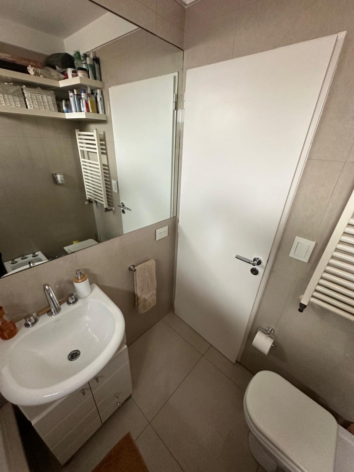 **u$s 155.000.-** - IMPECABLE DEPARTAMENTO DE 3 AMB. AL FRENTE C/COCHERA (Muy Amplia) - PISO ALTO CON PALIER PRIVADO - CARLOS GARDEL AL 100