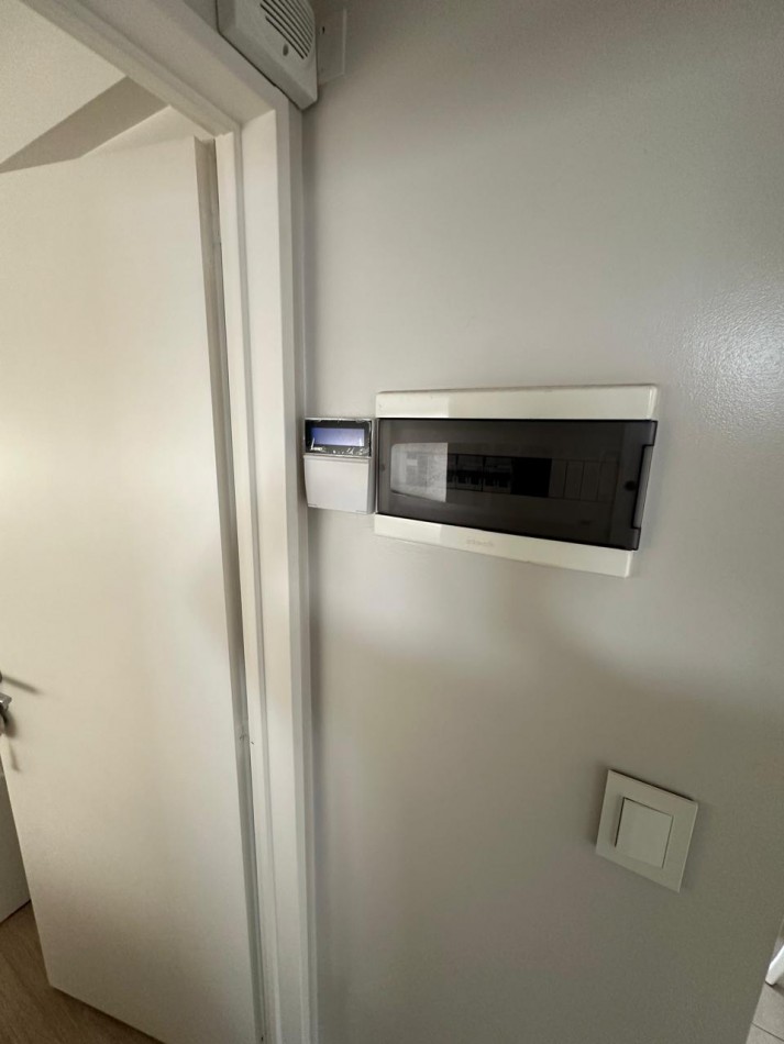 **u$s 155.000.-** - IMPECABLE DEPARTAMENTO DE 3 AMB. AL FRENTE C/COCHERA (Muy Amplia) - PISO ALTO CON PALIER PRIVADO - CARLOS GARDEL AL 100