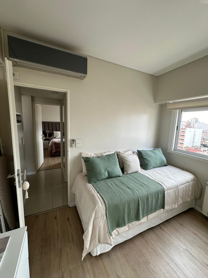 **u$s 155.000.-** - IMPECABLE DEPARTAMENTO DE 3 AMB. AL FRENTE C/COCHERA (Muy Amplia) - PISO ALTO CON PALIER PRIVADO - CARLOS GARDEL AL 100