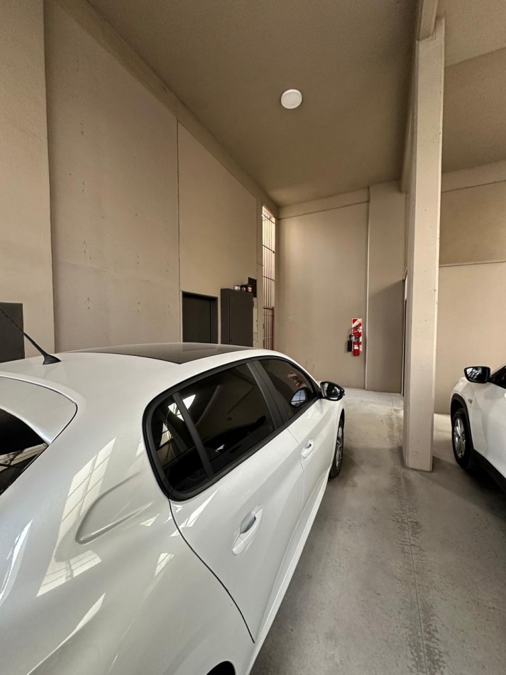 **u$s 155.000.-** - IMPECABLE DEPARTAMENTO DE 3 AMB. AL FRENTE C/COCHERA (Muy Amplia) - PISO ALTO CON PALIER PRIVADO - CARLOS GARDEL AL 100