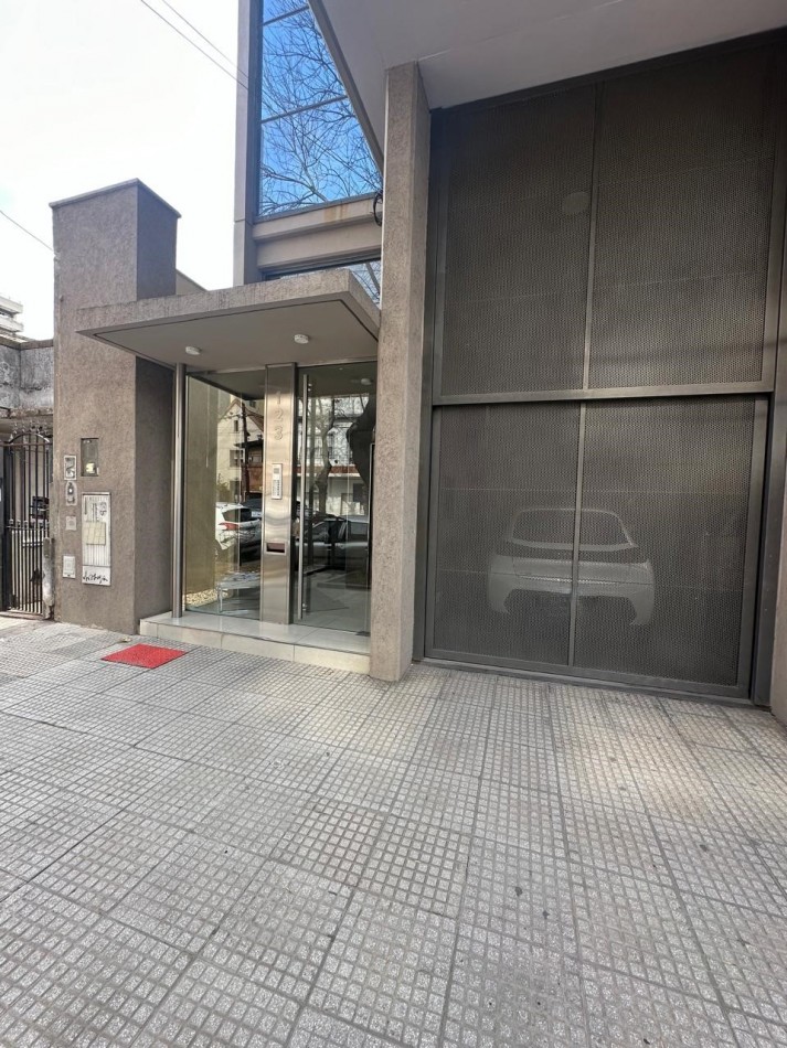 **u$s 155.000.-** - IMPECABLE DEPARTAMENTO DE 3 AMB. AL FRENTE C/COCHERA (Muy Amplia) - PISO ALTO CON PALIER PRIVADO - CARLOS GARDEL AL 100