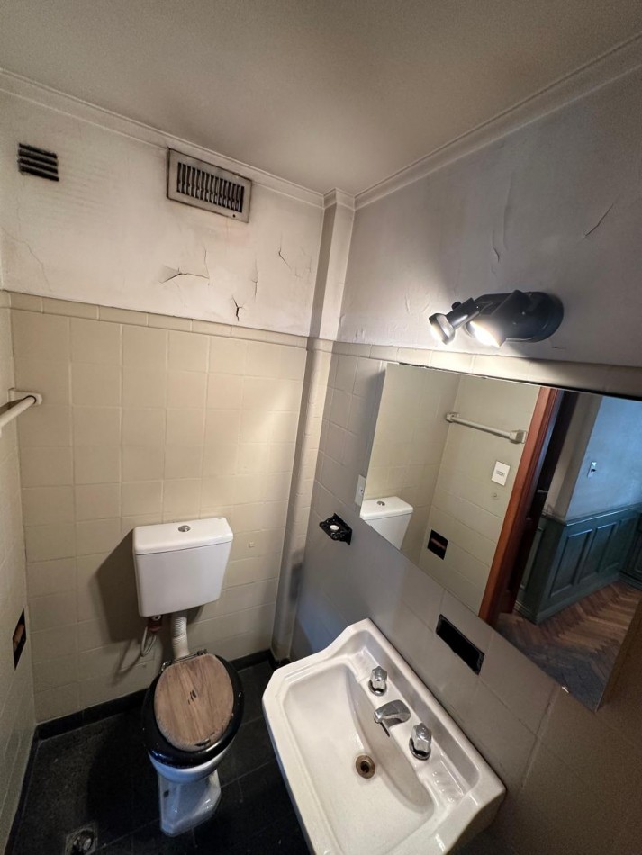 **u$s 185.000.-** - IMPONENTE DPTO AL FRENTE 6 AMBIENTES EN VENTA CON TERRAZA PROPIA A MTRS DE LA ESTACION - Av. H. Yrigoyen y Carlos Gardel