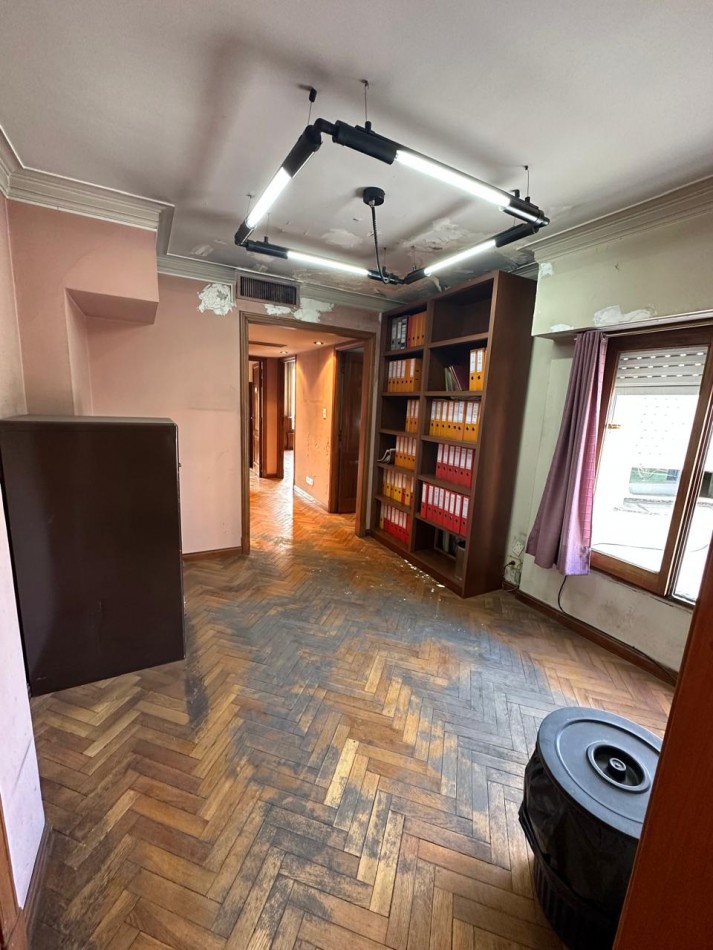 **u$s 185.000.-** - IMPONENTE DPTO AL FRENTE 6 AMBIENTES EN VENTA CON TERRAZA PROPIA A MTRS DE LA ESTACION - Av. H. Yrigoyen y Carlos Gardel