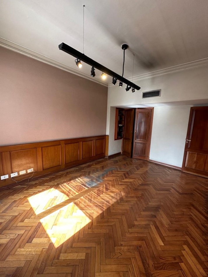 **u$s 185.000.-** - IMPONENTE DPTO AL FRENTE 6 AMBIENTES EN VENTA CON TERRAZA PROPIA A MTRS DE LA ESTACION - Av. H. Yrigoyen y Carlos Gardel