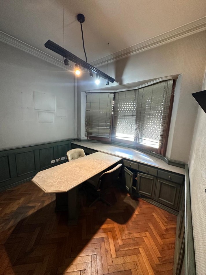 **u$s 185.000.-** - IMPONENTE DPTO AL FRENTE 6 AMBIENTES EN VENTA CON TERRAZA PROPIA A MTRS DE LA ESTACION - Av. H. Yrigoyen y Carlos Gardel