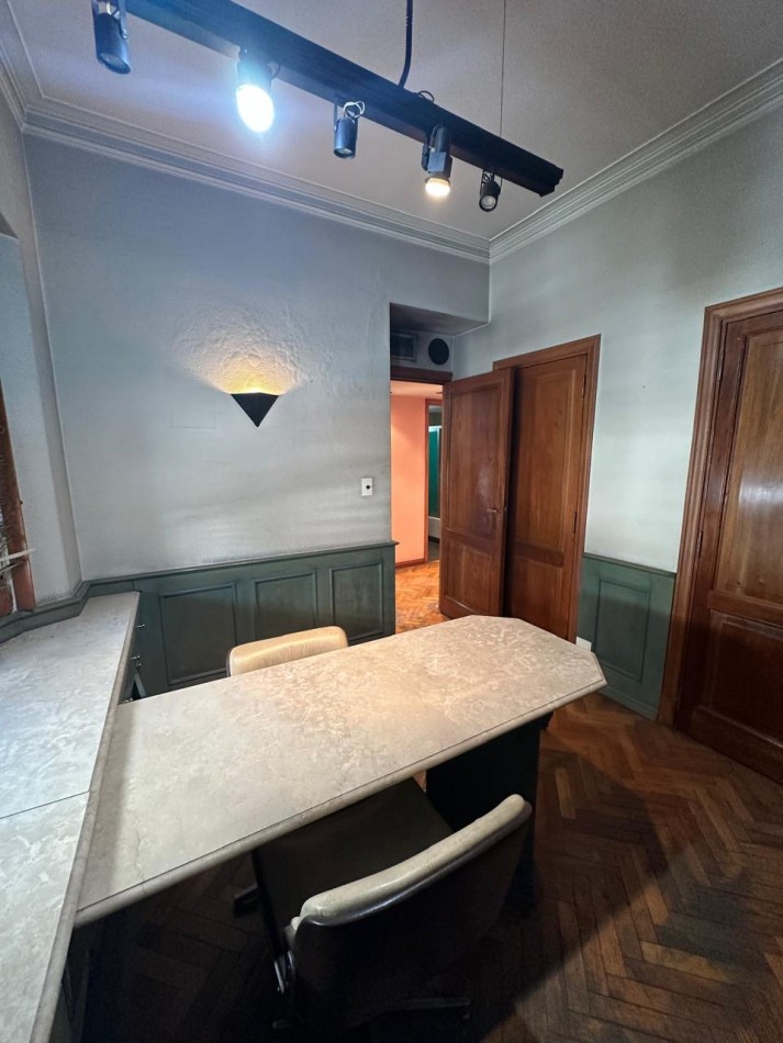 **u$s 185.000.-** - IMPONENTE DPTO AL FRENTE 6 AMBIENTES EN VENTA CON TERRAZA PROPIA A MTRS DE LA ESTACION - Av. H. Yrigoyen y Carlos Gardel