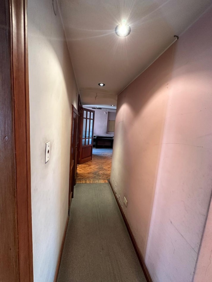**u$s 185.000.-** - IMPONENTE DPTO AL FRENTE 6 AMBIENTES EN VENTA CON TERRAZA PROPIA A MTRS DE LA ESTACION - Av. H. Yrigoyen y Carlos Gardel