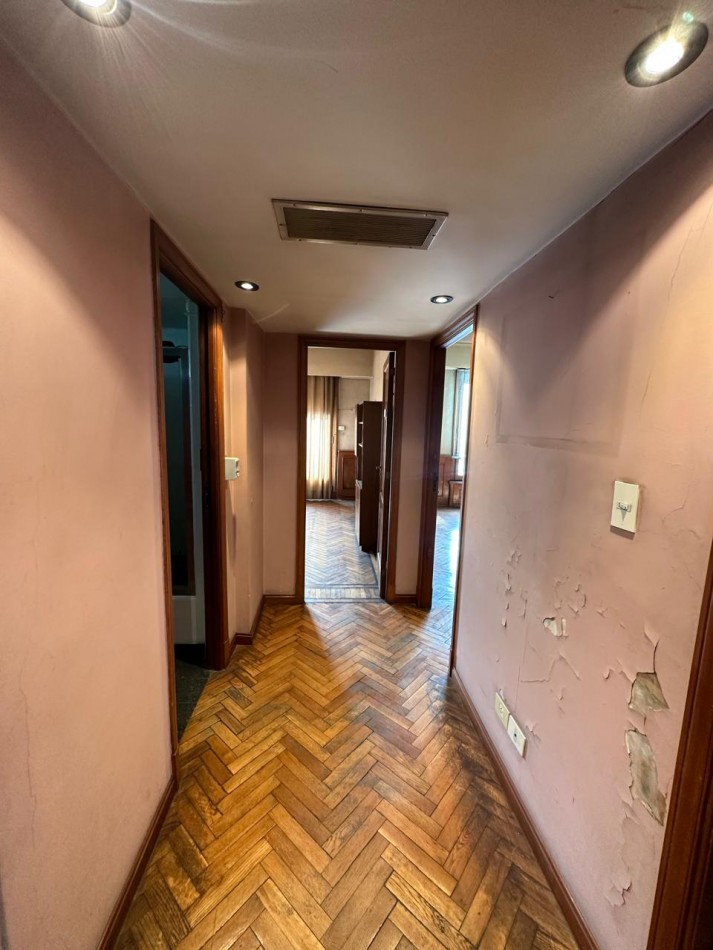 **u$s 185.000.-** - IMPONENTE DPTO AL FRENTE 6 AMBIENTES EN VENTA CON TERRAZA PROPIA A MTRS DE LA ESTACION - Av. H. Yrigoyen y Carlos Gardel