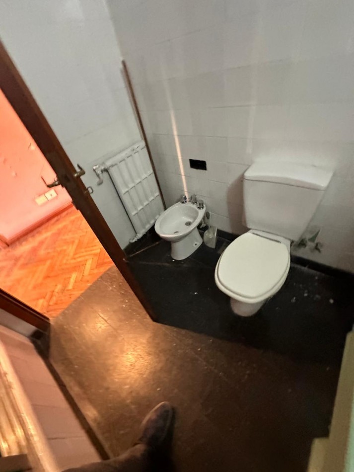 **u$s 185.000.-** - IMPONENTE DPTO AL FRENTE 6 AMBIENTES EN VENTA CON TERRAZA PROPIA A MTRS DE LA ESTACION - Av. H. Yrigoyen y Carlos Gardel