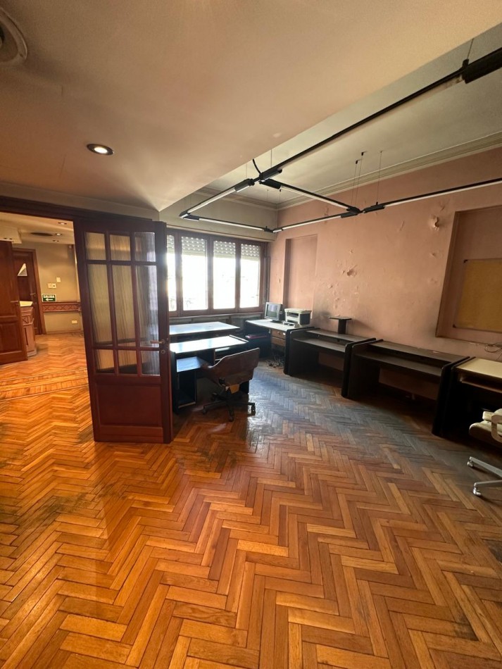 **u$s 185.000.-** - IMPONENTE DPTO AL FRENTE 6 AMBIENTES EN VENTA CON TERRAZA PROPIA A MTRS DE LA ESTACION - Av. H. Yrigoyen y Carlos Gardel