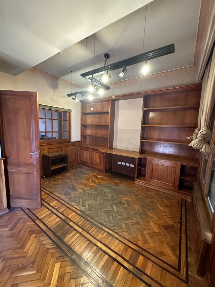 **u$s 185.000.-** - IMPONENTE DPTO AL FRENTE 6 AMBIENTES EN VENTA CON TERRAZA PROPIA A MTRS DE LA ESTACION - Av. H. Yrigoyen y Carlos Gardel