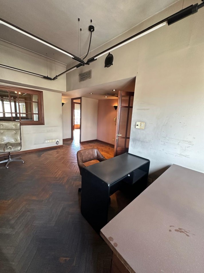 **u$s 185.000.-** - IMPONENTE DPTO AL FRENTE 6 AMBIENTES EN VENTA CON TERRAZA PROPIA A MTRS DE LA ESTACION - Av. H. Yrigoyen y Carlos Gardel