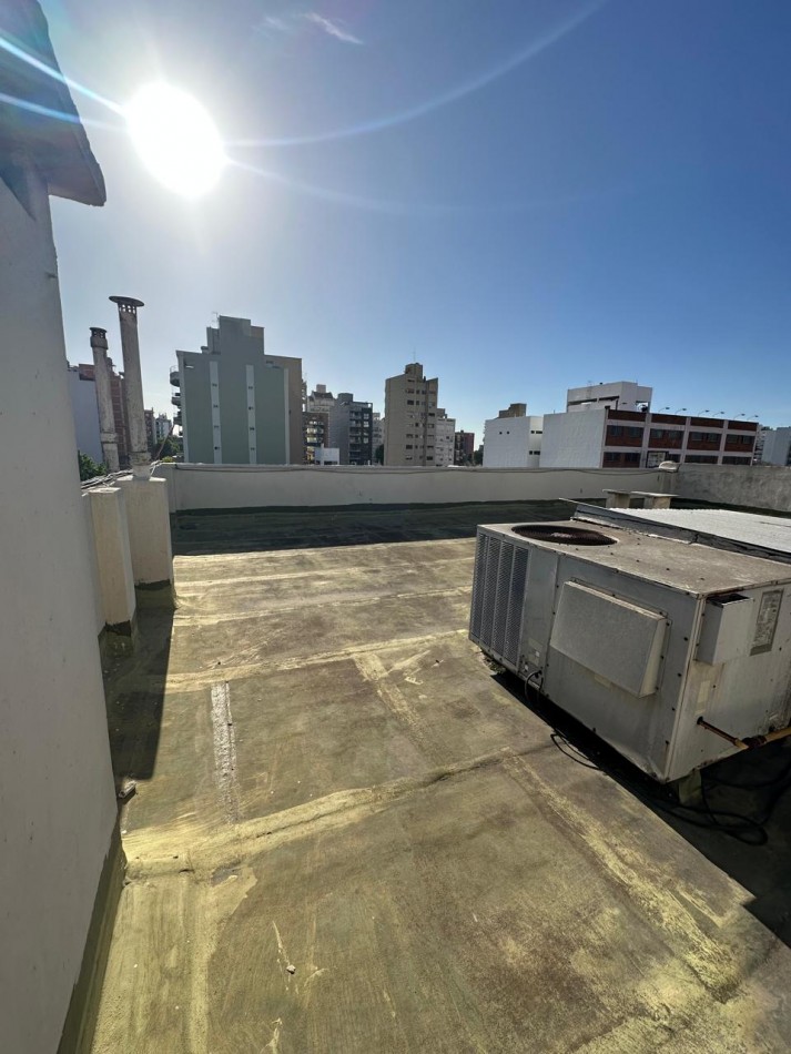 **u$s 185.000.-** - IMPONENTE DPTO AL FRENTE 6 AMBIENTES EN VENTA CON TERRAZA PROPIA A MTRS DE LA ESTACION - Av. H. Yrigoyen y Carlos Gardel