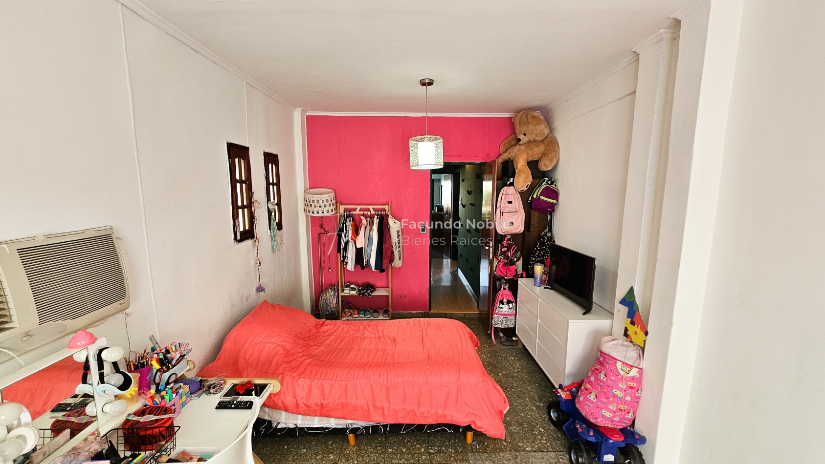 **U$S 71.900.-** - APTO CREDITO - Dto. de 3 ambientes de 95 m2 patio y balcon