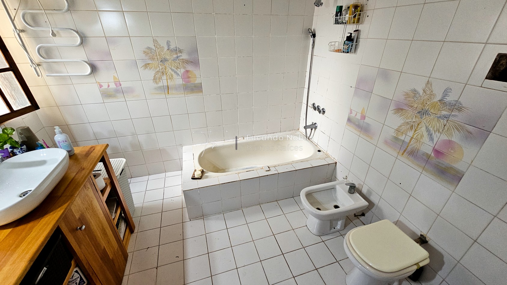 **U$S 71.900.-** - APTO CREDITO - Dto. de 3 ambientes de 95 m2 patio y balcon
