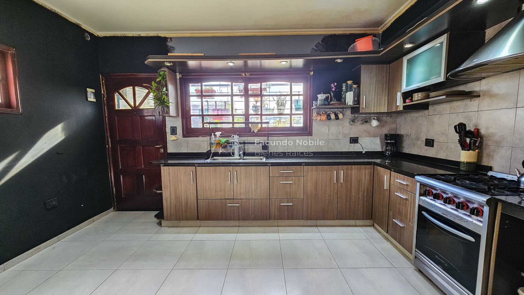 **U$S 71.900.-** - APTO CREDITO - Dto. de 3 ambientes de 95 m2 patio y balcon