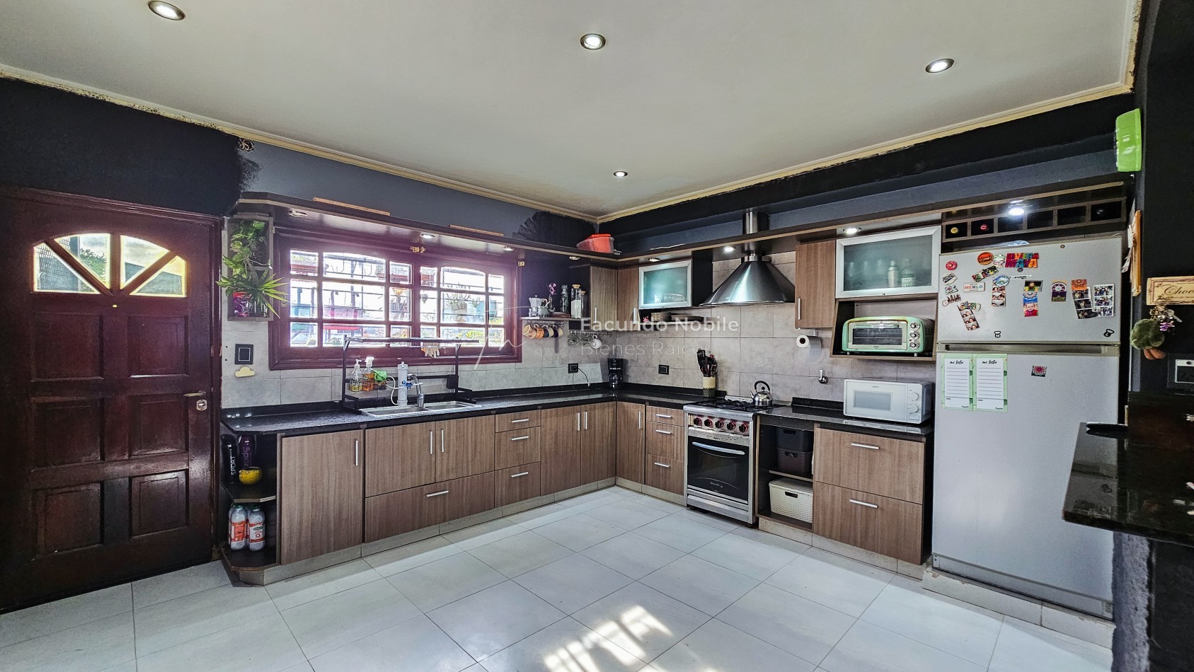 **U$S 71.900.-** - APTO CREDITO - Dto. de 3 ambientes de 95 m2 patio y balcon