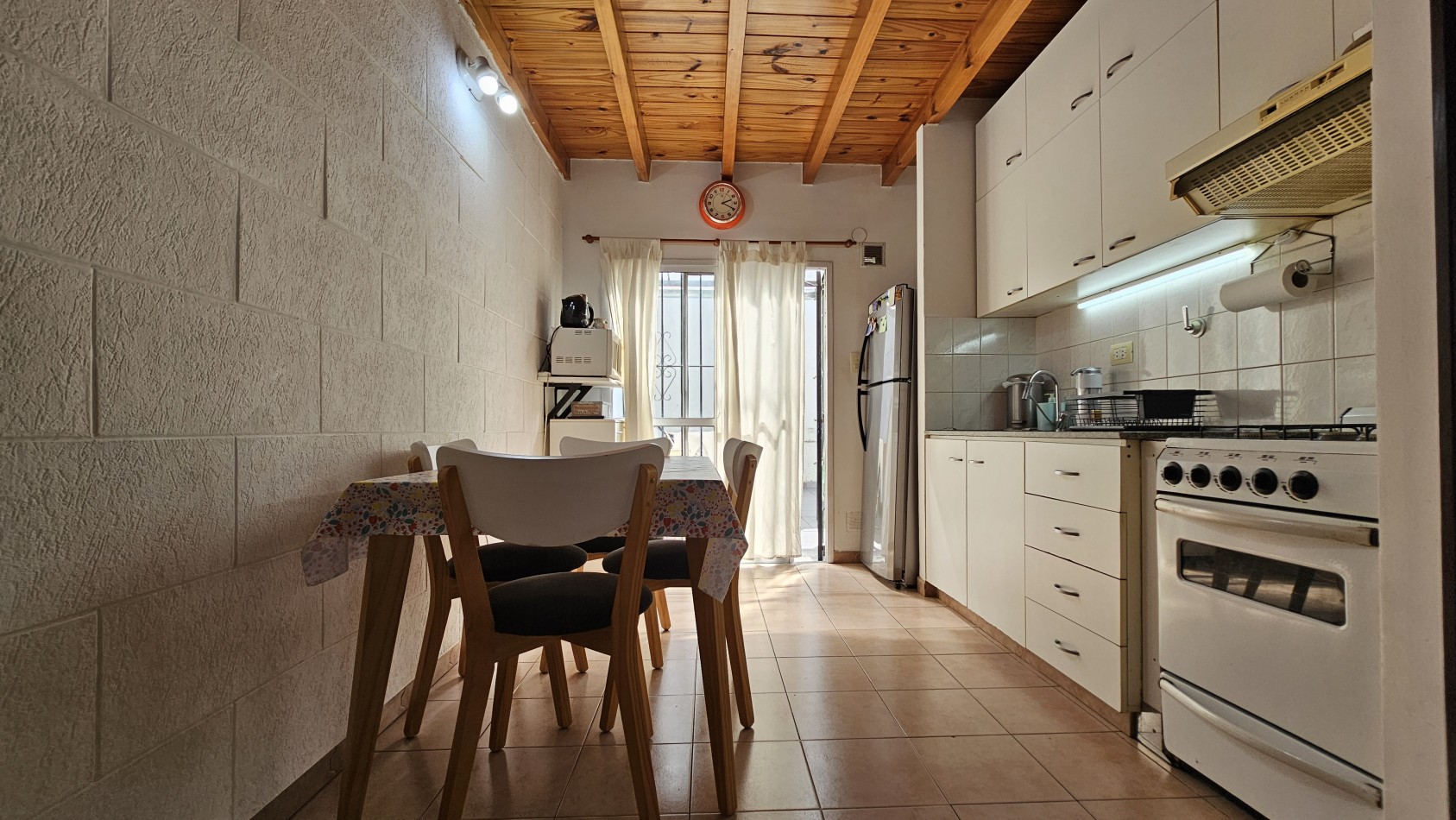 **64.900.-** - APTO CREDITO - DUPLEX DE 3 AMB. CON COCHERA y PATIO - Padilla 300 - Gerli