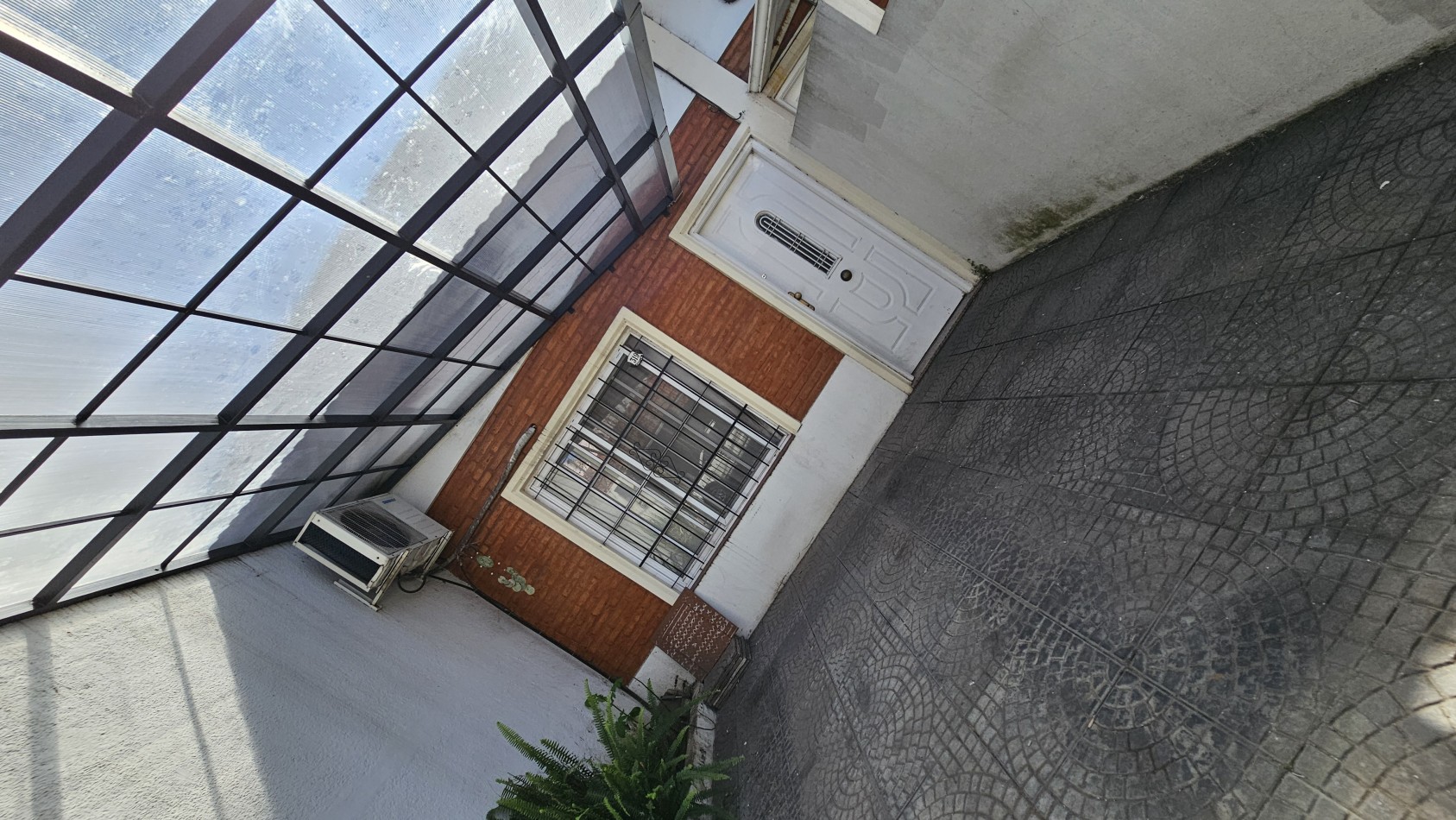 **64.900.-** - APTO CREDITO - DUPLEX DE 3 AMB. CON COCHERA y PATIO - Padilla 300 - Gerli