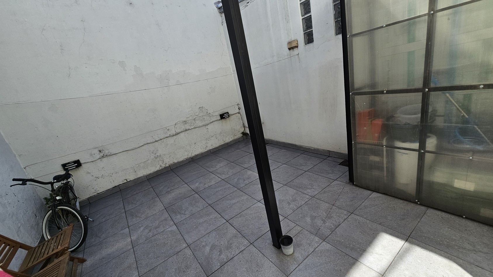 **64.900.-** - APTO CREDITO - DUPLEX DE 3 AMB. CON COCHERA y PATIO - Padilla 300 - Gerli
