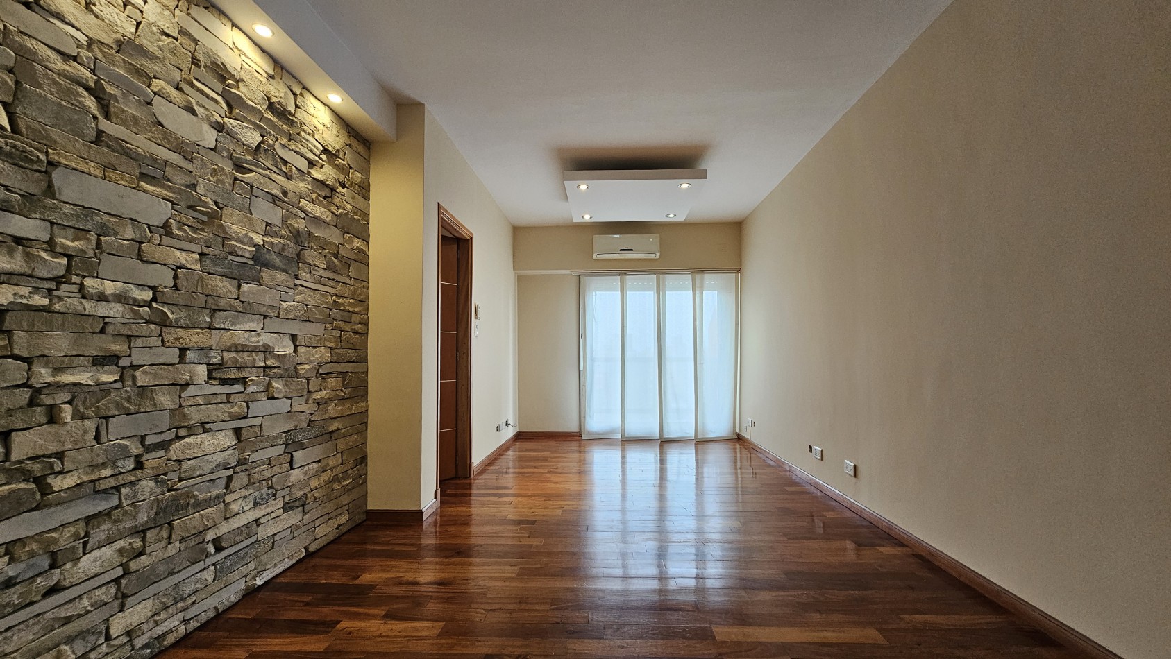 **U$S 137.000** Dpto. 3 amb. C/balcon en venta - M. Brin 2800 - LANUS CENTRO