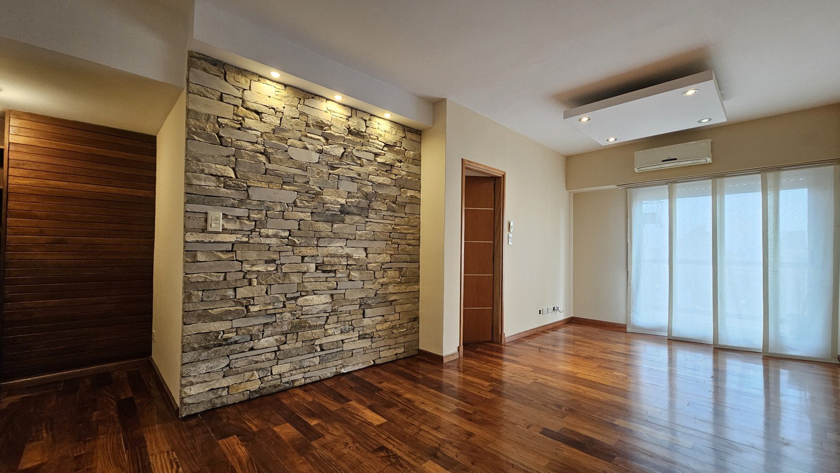 **U$S 137.000** Dpto. 3 amb. C/balcon en venta - M. Brin 2800 - LANUS CENTRO