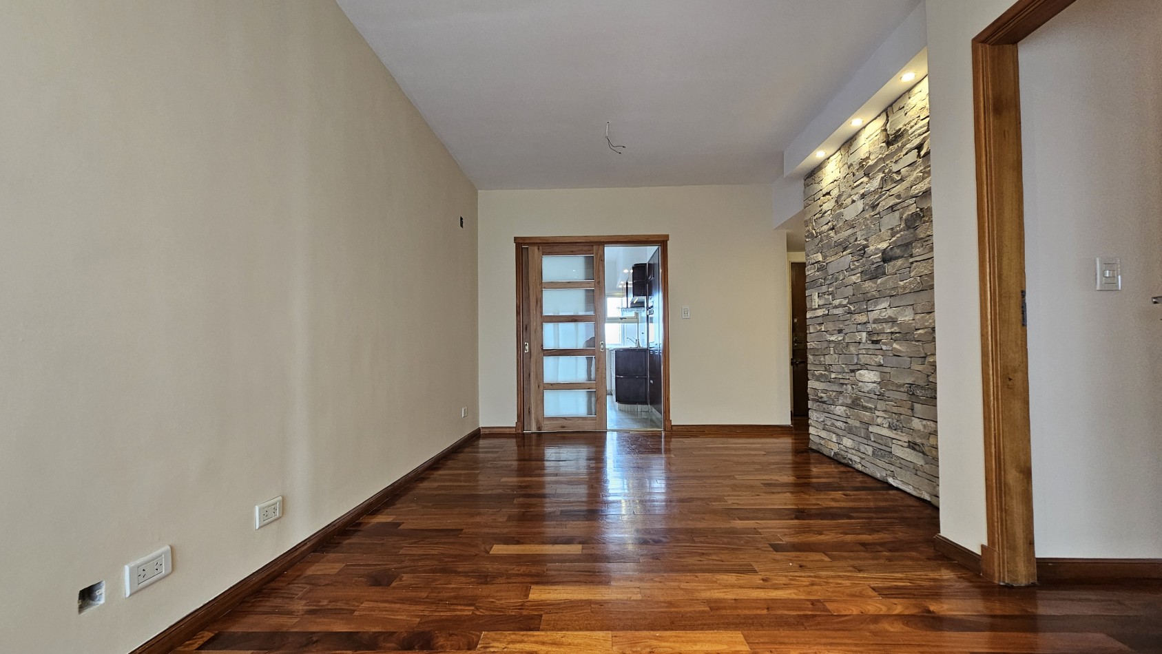 **U$S 137.000** Dpto. 3 amb. C/balcon en venta - M. Brin 2800 - LANUS CENTRO