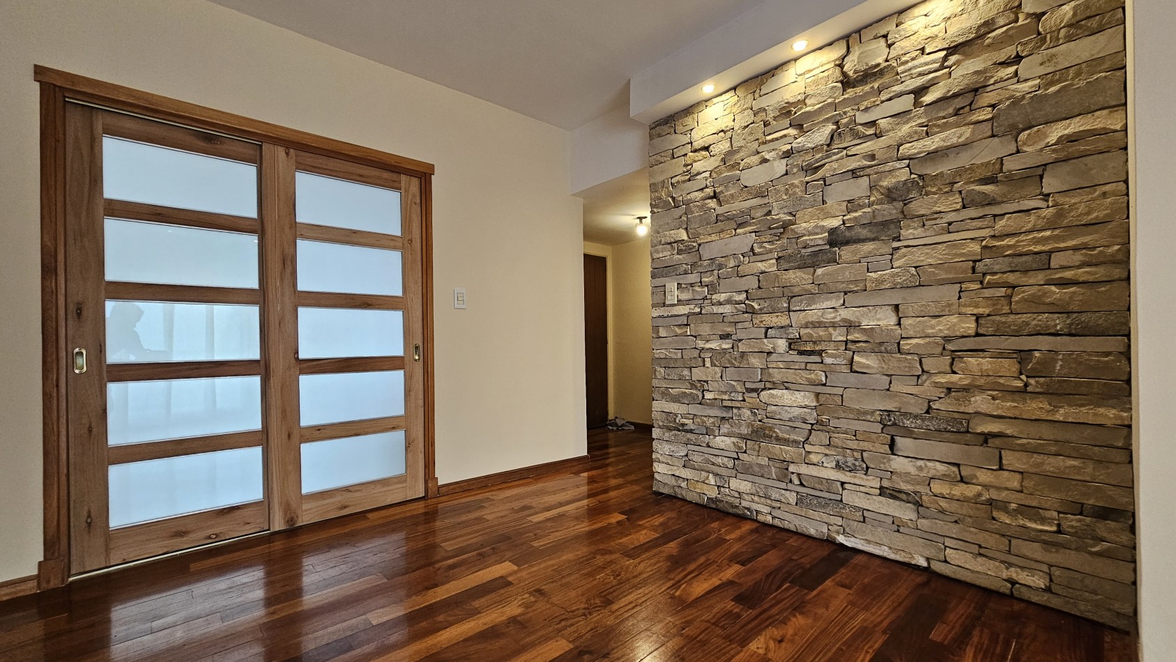 **U$S 137.000** Dpto. 3 amb. C/balcon en venta - M. Brin 2800 - LANUS CENTRO