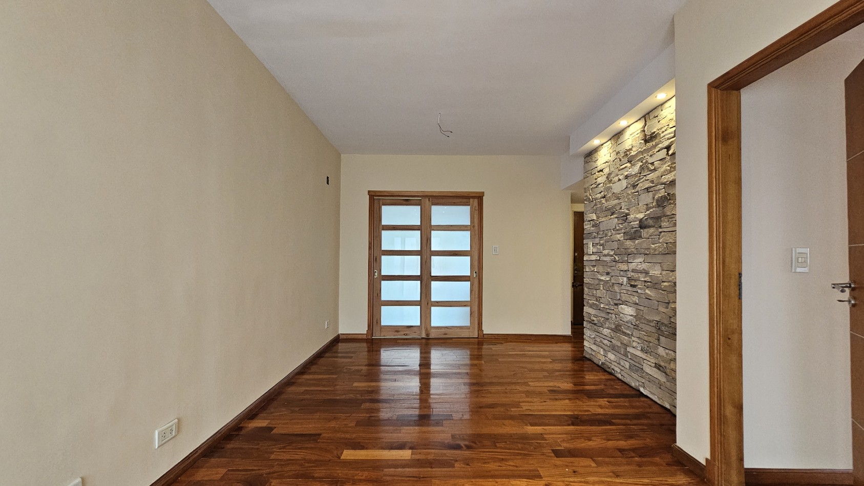 **U$S 137.000** Dpto. 3 amb. C/balcon en venta - M. Brin 2800 - LANUS CENTRO