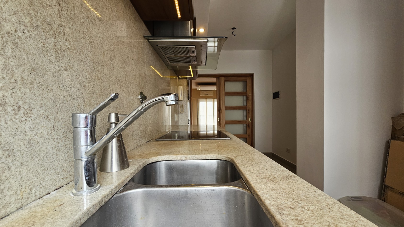 **U$S 137.000** Dpto. 3 amb. C/balcon en venta - M. Brin 2800 - LANUS CENTRO
