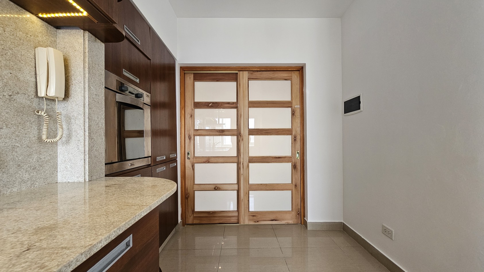 **U$S 137.000** Dpto. 3 amb. C/balcon en venta - M. Brin 2800 - LANUS CENTRO