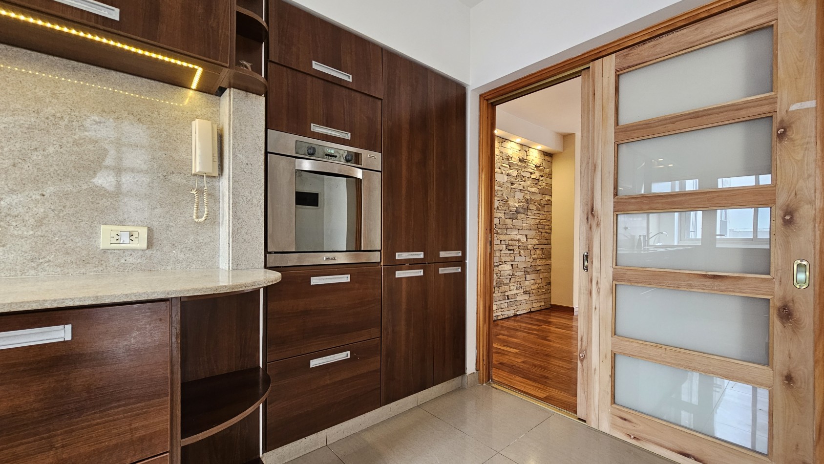 **U$S 137.000** Dpto. 3 amb. C/balcon en venta - M. Brin 2800 - LANUS CENTRO