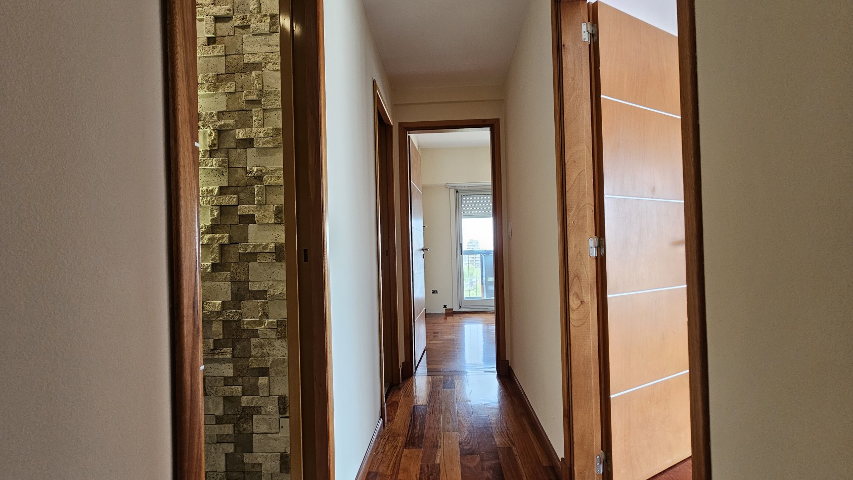 **U$S 137.000** Dpto. 3 amb. C/balcon en venta - M. Brin 2800 - LANUS CENTRO