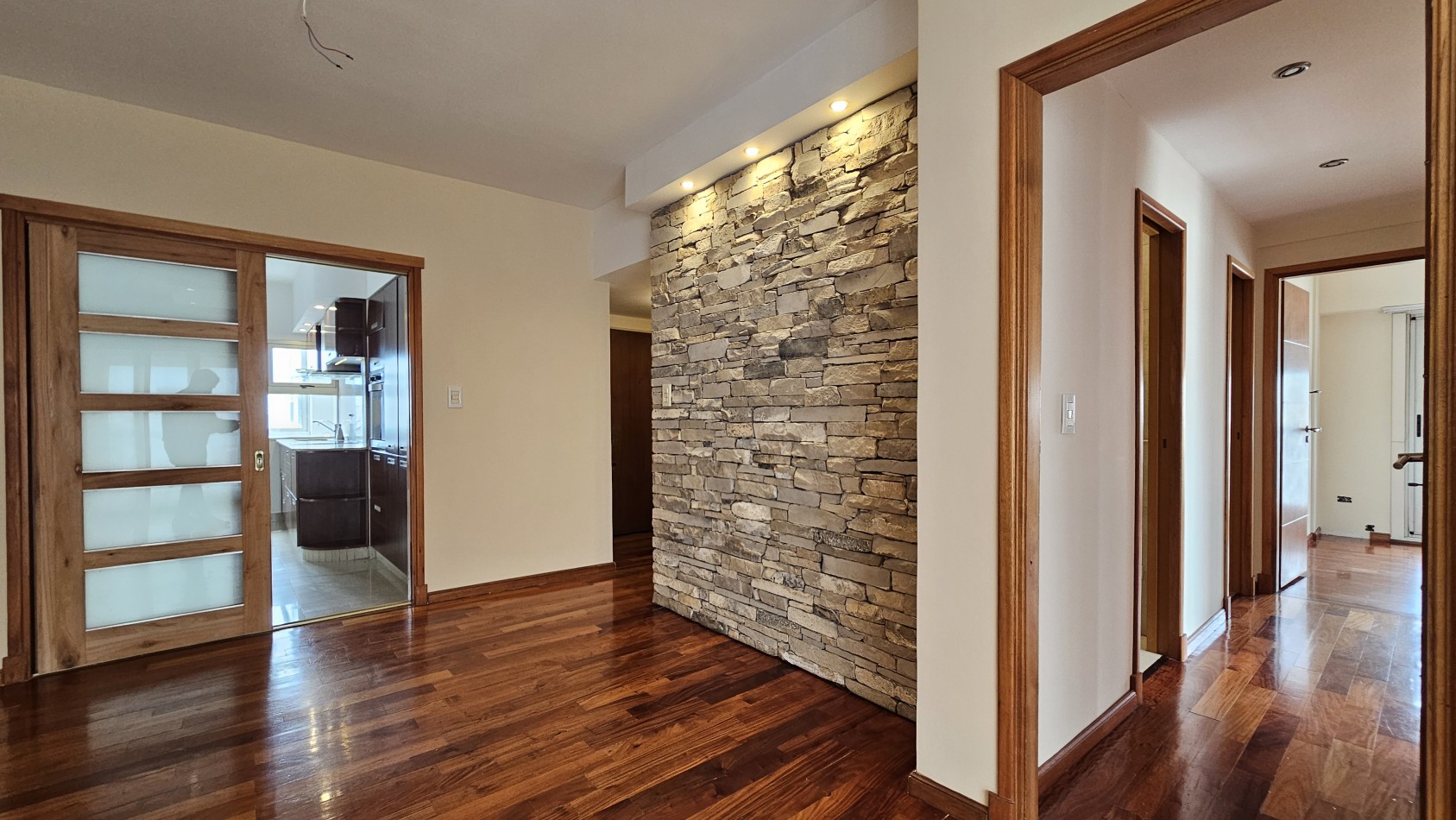 **U$S 137.000** Dpto. 3 amb. C/balcon en venta - M. Brin 2800 - LANUS CENTRO